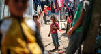 Niños posan para una foto en el distrito de Al-Zaytun de la ciudad de Gaza, el 29 de mayo de 2023. Foto: Anadolu.