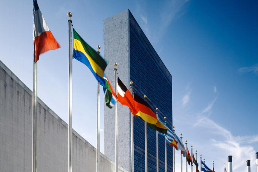 Banderas de Estados miembros. Sede ONU en Nueva York (Foto ONU / Andrea Brizzi)