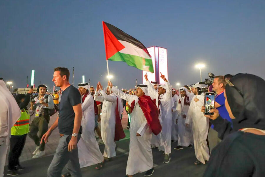 Fans antes del partido inaugural de la Copa Mundial de la FIFA Qatar 2022 entre Qatar y Ecuador en el estadio Al Bayt en la ciudad de Al Khor, Qatar, el 20 de noviembre de 2022. Foto: Anadolu.