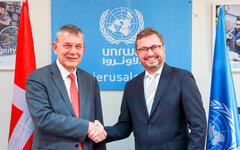 El Comisionado General de UNRWA Philippe Lazzarini y el Embajador (Jefe de Misión) Ketil Karlsen de la Oficina de Representación de Dinamarca en Ramallah firman un nuevo Acuerdo Plurianual (MYA) para el período 2023-2027. Foto: UNRWA