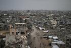 Palestinos caminan entre los escombros resultantes de la destrucción generada por la ocupación en el barrio al Zaytoun de la ciudad de Gaza | Gaza, Palestina, marzo 7, 2025 (Foto: AP)