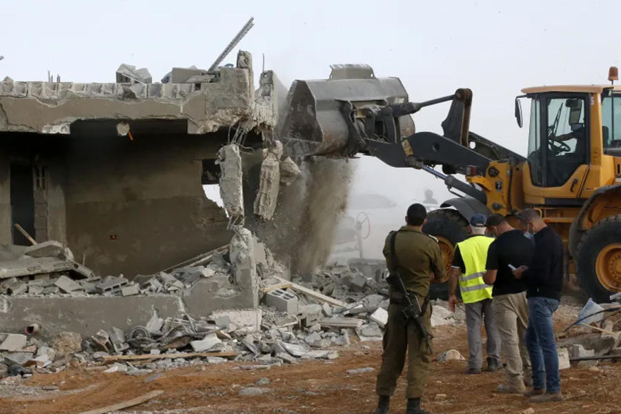 Las fuerzas israelíes desplazaron a un total de 74 personas. Foto: AFP.