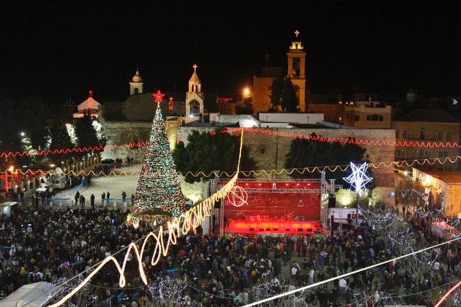 El árbol de Belén prendió sus luces por la Navidad