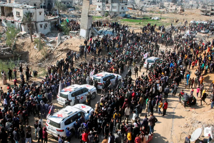 Entre la libertad y el exilio: Israel libera a 110 palestinos, pero destierra a 20