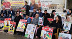 Parientes y amigos de prisioneros palestinos efectúan una sentada frente a la sede de la Cruz Roja en la ciudad palestina de Ramallah, en Cisjordania | Noviembre 21, 2023 (Foto: AFP)