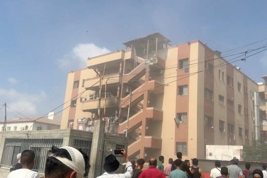 Israel bombardea el hospital Nasser y asesina a periodistas en Gaza