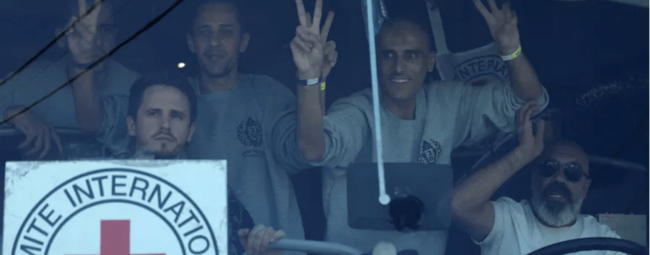 Israel deporta a 154 prisioneros palestinos liberados en un nuevo acto de castigo colectivo