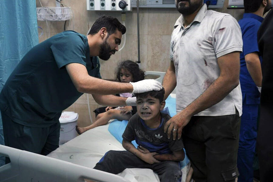Niño palestino herido tras ataque aéreo del régimen ocupante israelí sobre Gaza | Octubre 21, 2023 (Foto: AP)