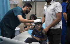 Niño palestino herido tras ataque aéreo del régimen ocupante israelí sobre Gaza | Octubre 21, 2023 (Foto: AP)