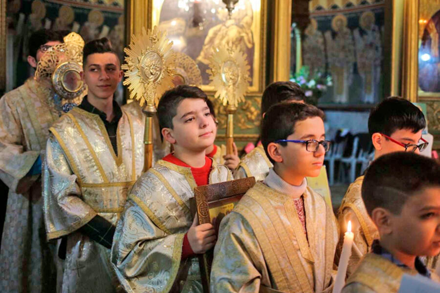 Cristianos ortodoxos palestinos rezan en la ciudad de Gaza durante la Navidad. Foto: Hassan Jedi.
