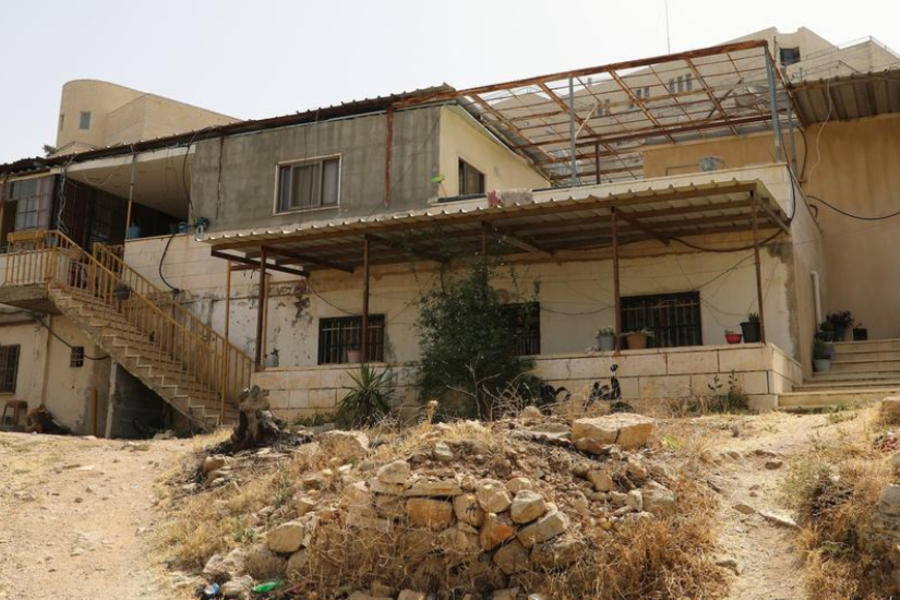 Familias palestinas cerca de los asentamientos en la Zona H2 en Hebrón, Cisjordania. Foto: UNRWA.