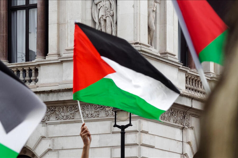 Ocupación prohíbe la bandera palestina en espacios públicos