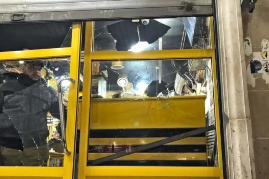 Colonos israelíes atacaron los automóviles y las tiendas de los palestinos en la ciudad de Huwara, cerca de Nablus, el 24 de enero de 2021. ‎Foto: Municipio de Huwara.