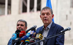 El Comisionado General de UNRWA, Philippe Lazzarini, en una conferencia de prensa en el campo de refugiados de al-Shati en la ciudad de Gaza, el 12 de octubre de 2021. Foto: AFP.