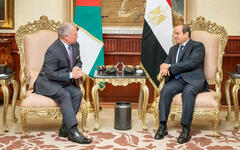 El presidente egipcio Abdelfattah Al Sisi (derecha) se reúne con el rey Abdullah II de Jordania en El Cairo, Egipto (Foto: AP) 