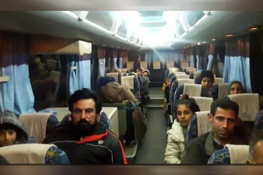 Desplazados retornan a sus hogares en la capital provincial de Deir Ezzor - Enero 24, 2018 (Imagen: SANA).