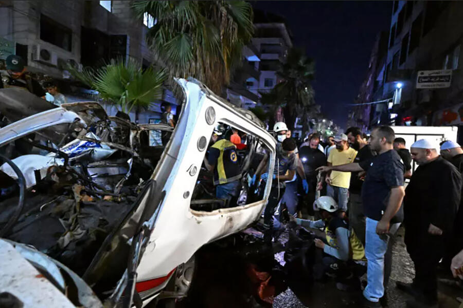 Rescatistas asisten a los heridos tras ataque terrorista en Jaramana | Agosto 6, 2026 (Foto: Louai Beshara / AFP)