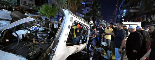 Rescatistas asisten a los heridos tras ataque terrorista en Jaramana | Agosto 6, 2026 (Foto: Louai Beshara / AFP)