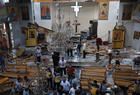 Interior de la la Iglesia de San Elías tras el ataque suicida | Junio 22, 2025 (Foto: EPA)