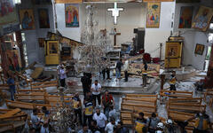 Interior de la la Iglesia de San Elías tras el ataque suicida | Junio 22, 2025 (Foto: EPA)