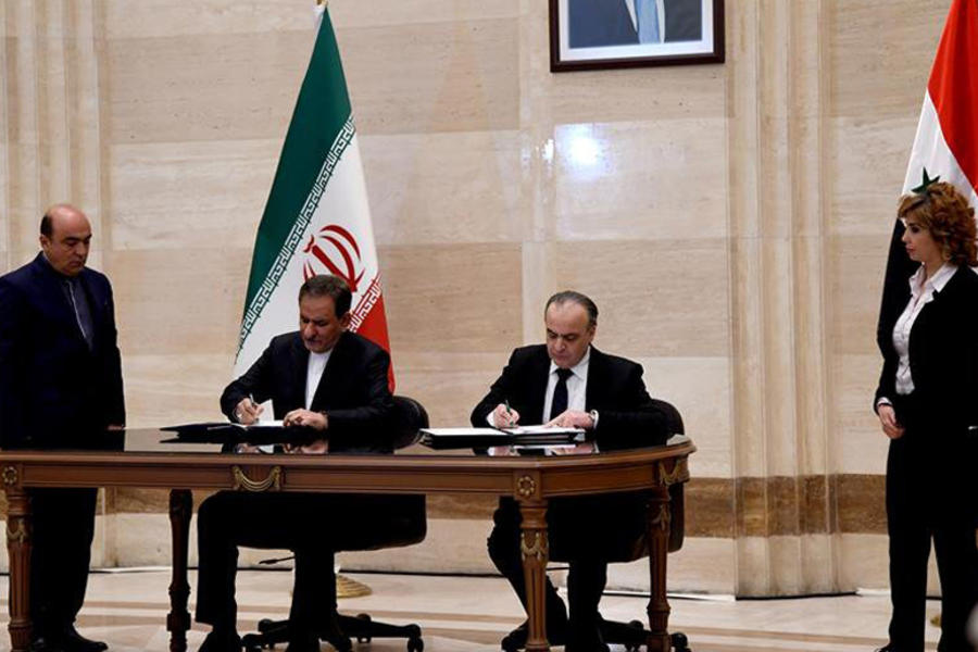 El Primer Ministro sirio Imad Khamis (der.) y el Primer Vicepresidente de Irán Eshaq Jahangiri, firman los acuerdos bilaterales  |  Damasco, enero 28, 2019 (Fotos SANA).