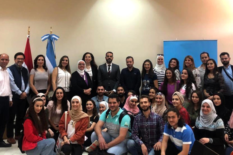 Exposición del Embajador Argentino en la Universidad de Damasco (Foto: Embajada Argentina en Siria)