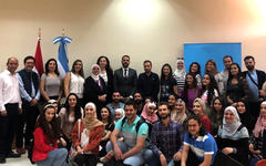 Exposición del Embajador Argentino en la Universidad de Damasco (Foto: Embajada Argentina en Siria)
