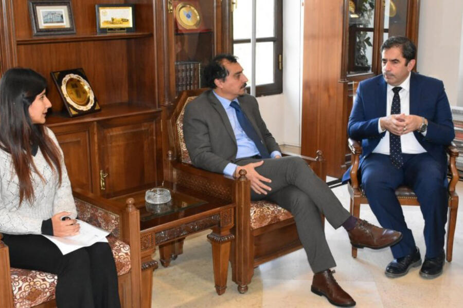 Encuentro entre el Encargado de Negocios de Chile y el Rector de la Univ. de Damasco (Foto: Embajada de Chile en Siria)
