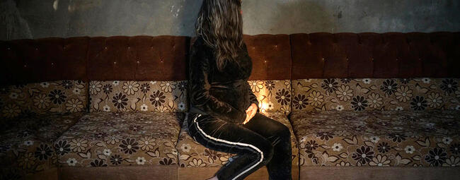 Una joven de 16 años que afirmó haber sido secuestrada y violada, tras lo cual descubrió que estaba embarazada (Foto: Laura Boushnak / NYT)