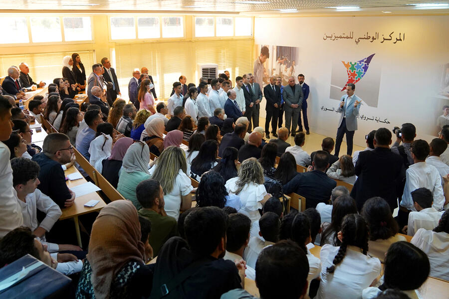 Homs: Presidente Asad visitó Centro Nacional para la Excelencia tras su reapertura