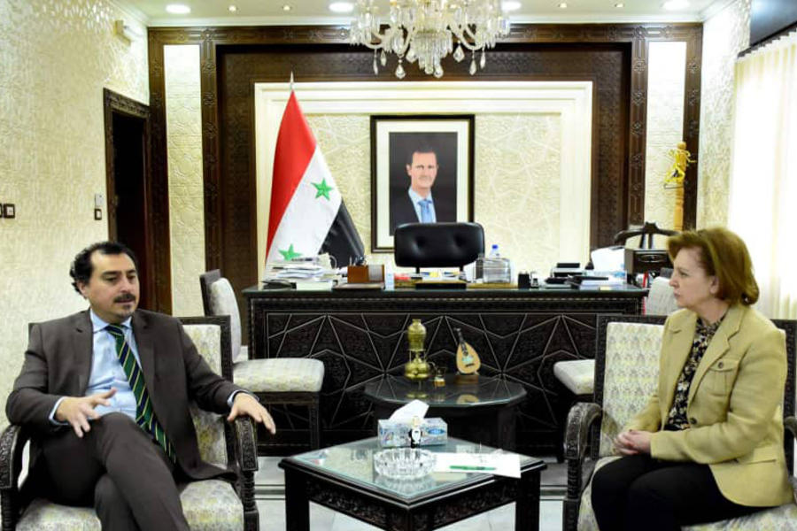 Encuentro entre la Ministra de Cultura de Siria, Dra. Lubanah Mshaweh y el Encargado de Negocios de Chile, Patricio Brickle (Foto: Embajada de Chile en Siria)
