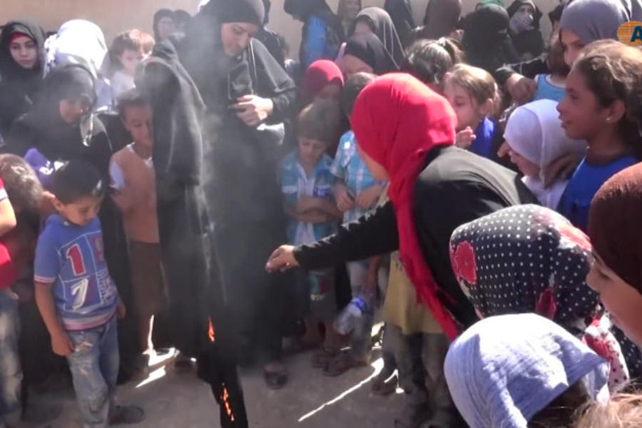 Los residentes de la ciudad siria de Manbij celebran su liberación de los terroristas