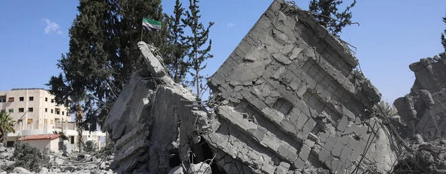 Un edificio destruido en un ataque israelí sobre la ciudad siria de Deraa el pasado 18 de marzo. (Foto: Mohammed Al Rifai / EFE / EPA)