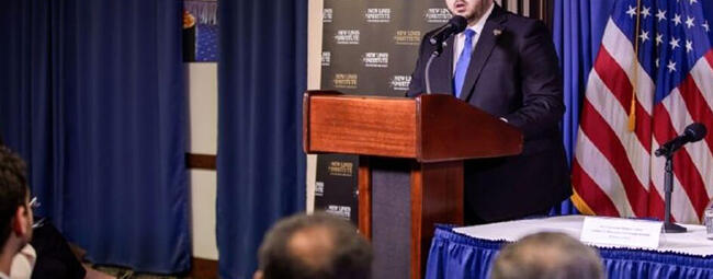 Mohammad Qanatri, Encargado de Negocios de la Embajada de Siria en Washington, participa en un evento para debatir la Iniciativa de los Cuatro Mares, el 11 de junio de 2026 (Foto: SANA)