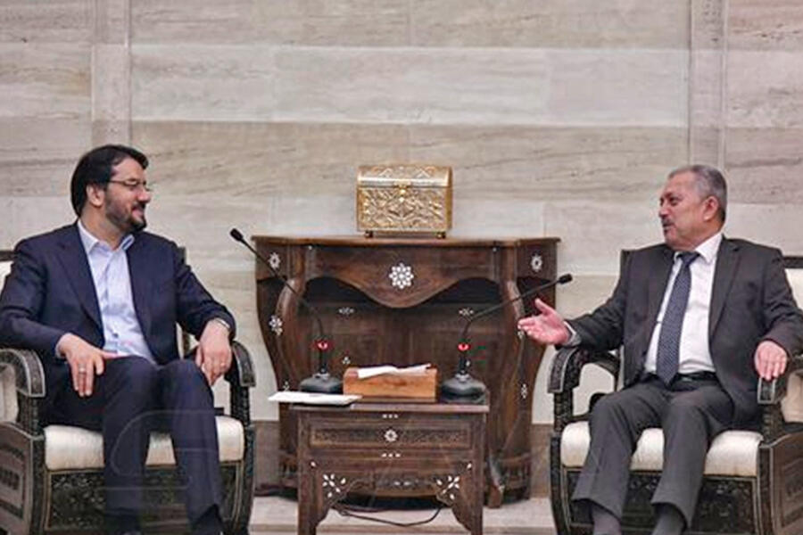 Jefe del Comité Económico Sirio-iraní, Mehrdad Bazarpash (izq), con el primer ministro de la República Árabe Siria, Hussein Arnous. Foto: SANA.