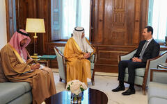 El presidente Asad recibe al embajador saudita en Jordania quien porta la invitación del rey Salman para la 32ª sesión cumbre de la Liga Árabe en Jeddah (Foto: Presidencia Siria)