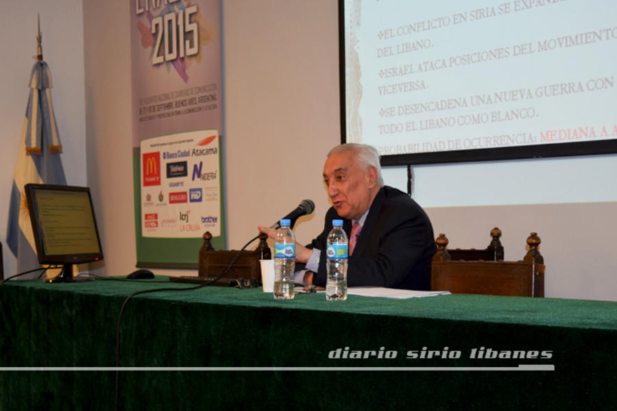 Horacio Calderón disertando.