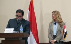El traductor egipcio Taha Ziada (i), junto a la consejera cultural de la Embajada de España (d).