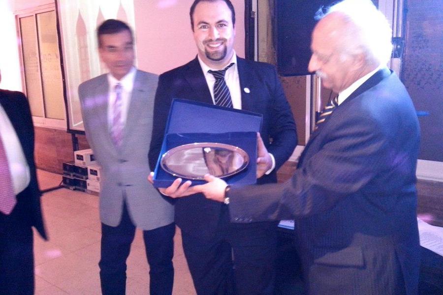 Entrega de placa conmemorativa