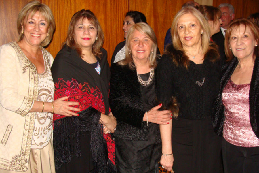 i. a d.: Sra. Nora de Sat, Sra. Maha de Muaqqat, Sra de Saada, Sra Ana María G. de Brahim, Sra. Mirta de Attie