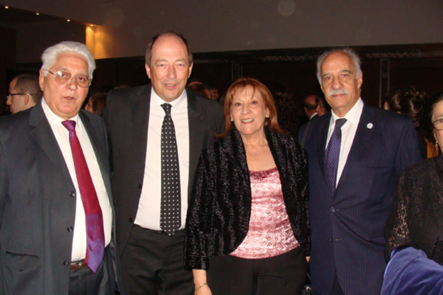 i. a d.: Vicepte. CSL SR Ing. Antonio Attala, Senador Ernesto Sanz, Pres. CSLBA Adib Attie y sra.