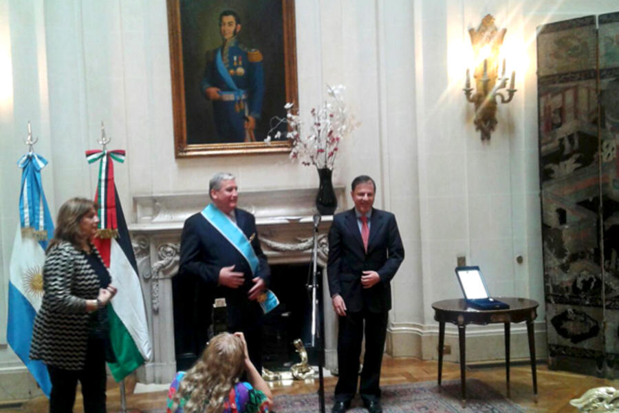 Embajador Walid Muaqqat recibe la "Orden del Libertador San Martin”
