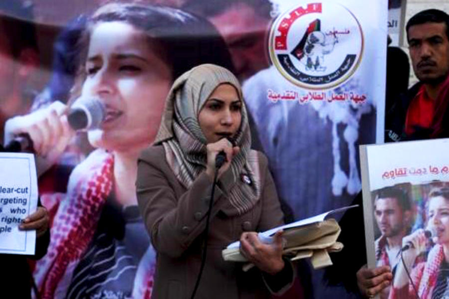 Lina Abu Sharkh disertando en la sentada por Lina Khattab (28/12/2014)