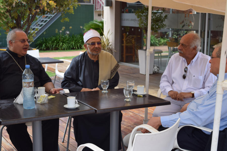 der. a izq: Embajador Muaqqat, Pte. CSLBA Lic. Adib Attie, Sheij Al Hafnawi, S.E.R. Mons. Habib Chamieh