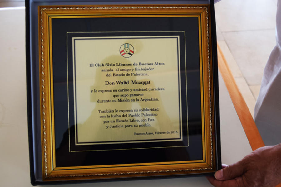 Placa recordatoria para el embajador Muaqqat