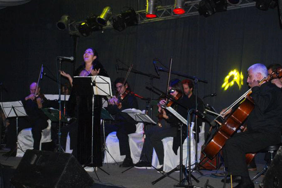 Presentación de orquesta clásica junto a la soprano Romina Amoruso