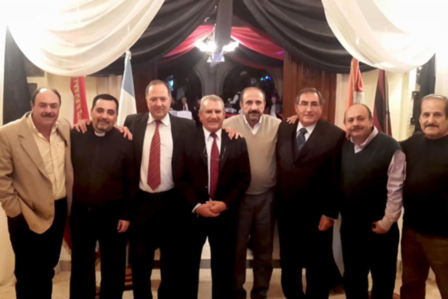 Presidente de la USL, Lic. Sebastián Ashur Mas junto a miembros de la comisión directiva y el padre Barrionuevo de la Iglesia San Jorge