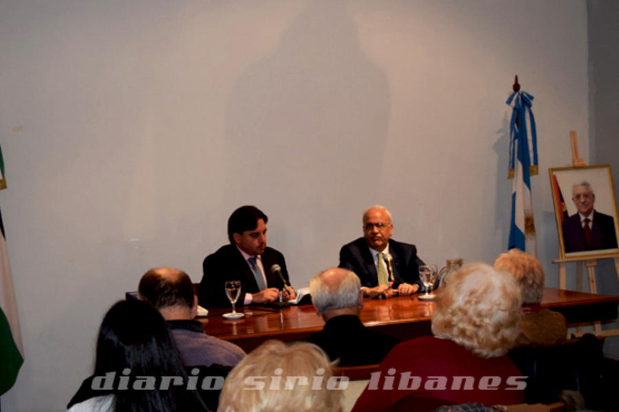 Dr. Erekat disertando