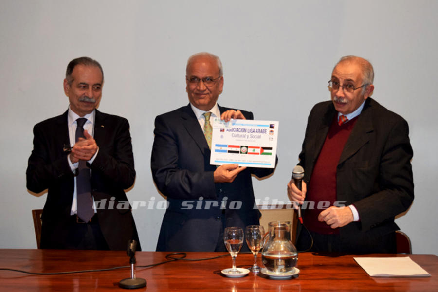Horacio Daboul entrega presente