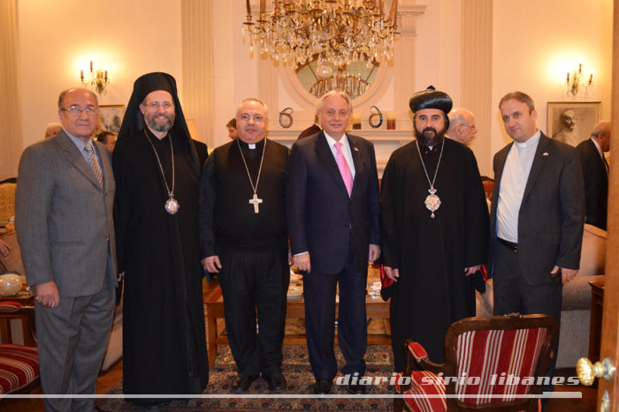 Embajador Andary junto a Mons.Siluan Musi, Mons. Habib Chamieh, Mons. Chrysostomos Yuhanna Ghassaly y el director de DSL, Yaoudat Brahim